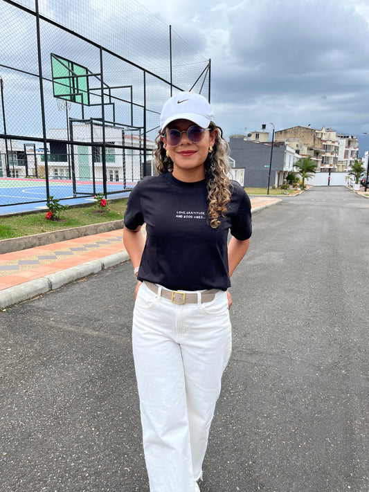 Camisetas “Love, Gratitude & Good Vibes”